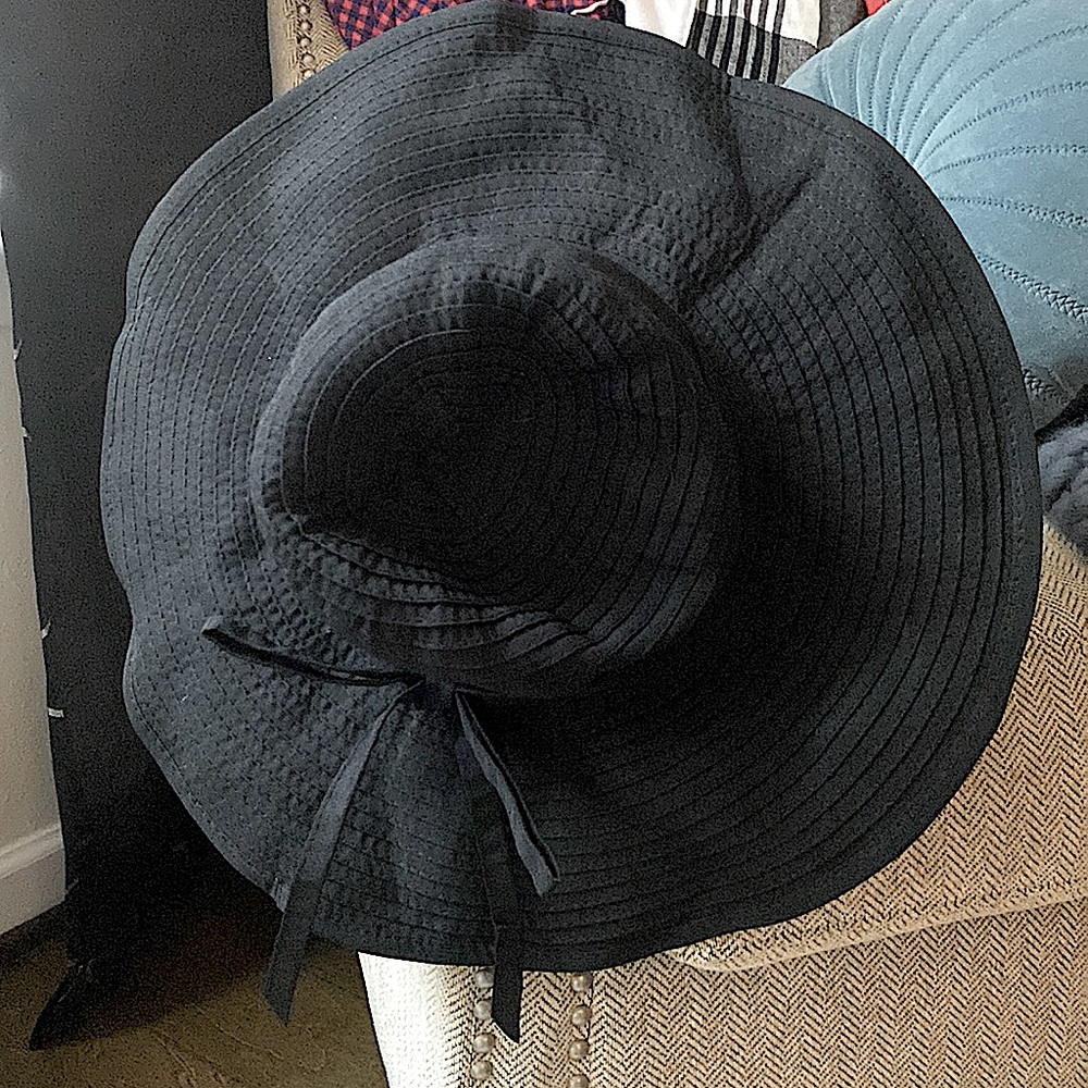 It is very convenient so that you don’t get sunburnt and it’s very stylish!